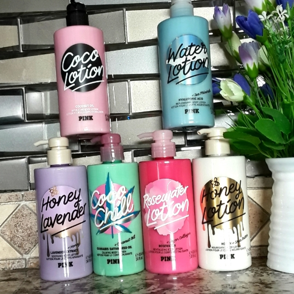 SALE❤BUY 4 GET‎ 1 FREE VS PINK NEW IN A BOX WITH TAGS!